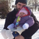 v péči tatínka (máma obobovává okolní svahy)