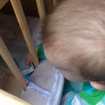 místo spaní čte mámin časopis - půdorys