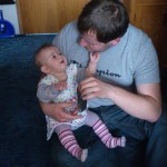 pošimrám tě na bradě a ty mi za to dáš hodinky :-)