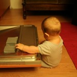 Madlenka vyklízí myčku :-)