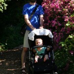 a s tátou mezi rododendronama (to je ale blbý slovo!)