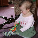 destrukce pomlázky pod stolkem - hlavně nenápadně