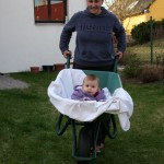 na trakaři neboli v kolečku