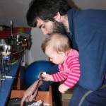 vyklízení příborů z myčky... ukaž táto, kam s tou lžící!