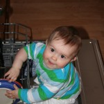 modelka přes talíře