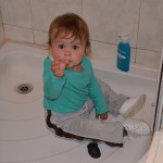 hra na schovávanou. jsem ve sprcháči. BAF!