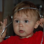 provázek si do vlasů dala sama (asi bude po mamince :-) )