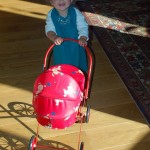 kočárek na míčky (panenku je potřeba vždycky vyhodit)