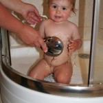 koupání ve sprcháči